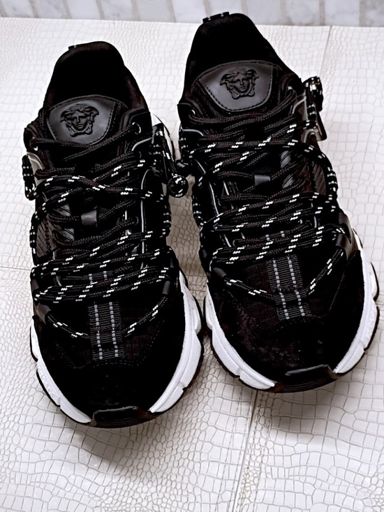 Rare  Brand New Classic Elegant Versace Trigreca Black Sneakers Size 41.5 EU main image 5